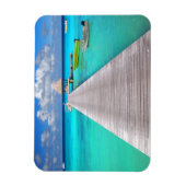 熱帯ラグーンにボートを持つジェットティ マグネット (縦)