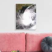 熱帯低気圧ナルギス キャンバスプリント (インサイチュ (リビング))