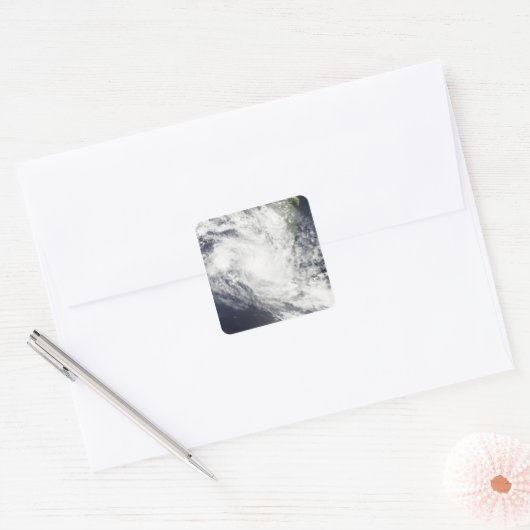 熱帯低気圧ファミリーがマダガスカル上空を飛行する スクエアシール (封筒)