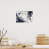 熱帯低気圧ファミリーがマダガスカル上空を飛行する ポスター (キッチン)