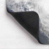 熱帯低気圧ファミリーがマダガスカル上空を飛行する マウスパッド (コーナー)