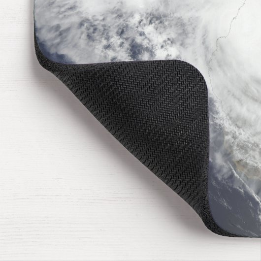 熱帯低気圧ファミリーがマダガスカル上空を飛行する マウスパッド (コーナー)