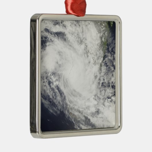 熱帯低気圧ファミリーがマダガスカル上空を飛行する メタルオーナメント (右)