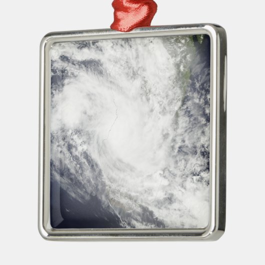熱帯低気圧ファミリーがマダガスカル上空を飛行する メタルオーナメント (左)