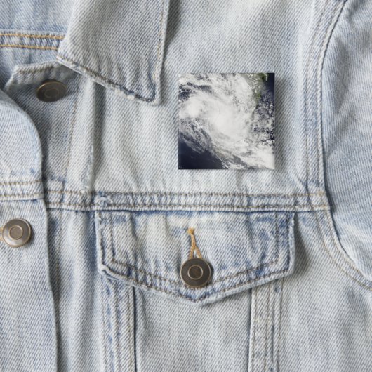 熱帯低気圧ファミリーがマダガスカル上空を飛行する 缶バッジ (インサイチュ)