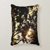 熱帯写真:木の間の夕日 アクセントクッション (正面(垂直))