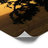 熱帯写真：木の間の夕日 ポスター (角)