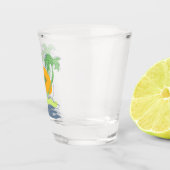 熱帯島のビーチ風景。ヤシのアウトライン ショットグラス (右)