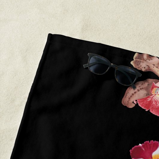 熱帯島のピンクの蘭によってはビーチタオルが開花します ビーチタオル (インサイチュ)