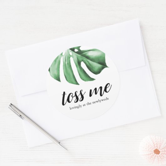 熱帯性のヤシの緑が新婚の人々を愛情を込めて投げる ラウンドシール (封筒)