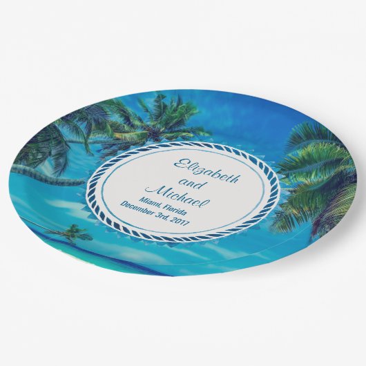 熱帯性ヤシの木のある砂浜の白い結婚ビーチ ペーパープレート (アングル)