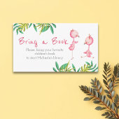 熱帯性双子の赤ちゃんシャワーフラミンゴが本を持ってくる エンクロージャーカード