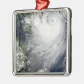 熱帯性嵐Koppu近くの上陸 メタルオーナメント (左)