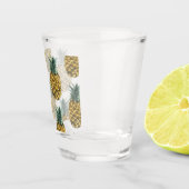 熱帯水色パイナップルシームレスパターン ショットグラス (右)