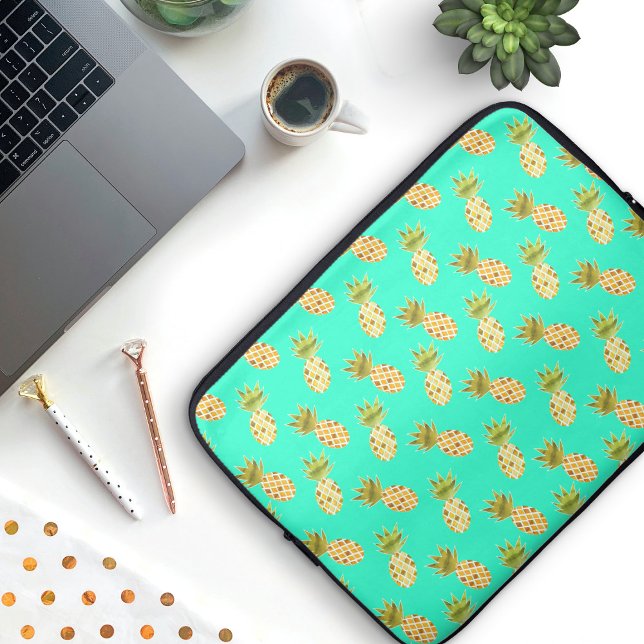 熱帯水色パイナップルパターン ラップトップスリーブ (Pineapple Pattern Laptop Sleeve (with custom background colour))