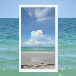 熱帯海沿岸を流れる嵐の雲