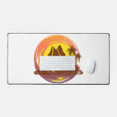 熱帯火山の風景とヤシの木が入ったバッジ デスクマット (キーボード&マウス)
