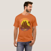 熱帯火山の風景とヤシの木が入ったバッジ Tシャツ (正面フル)