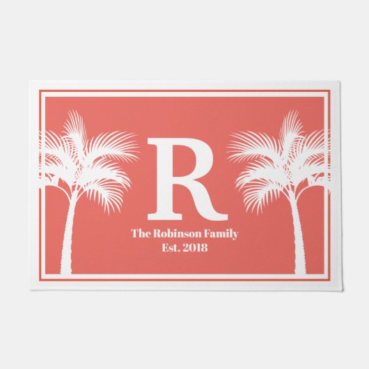 熱帯白いヤシの木及び珊瑚のピンクの姓 ドアマット (正面)