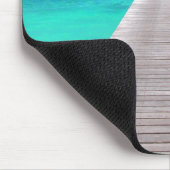 熱帯礁湖のボートが付いている突堤 マウスパッド (コーナー)