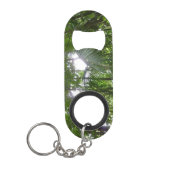 熱帯緑の熱帯雨林の天蓋を通る日光 キーホルダー栓抜き (正面)