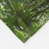 熱帯緑の熱帯雨林の天蓋を通る日光 フリースブランケット (角)