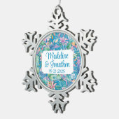 熱帯花と緑のビーチ結婚式 スノーフレークピューターオーナメント (右)