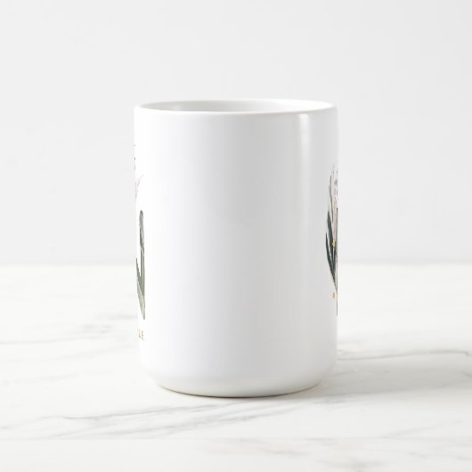 熱帯葉のモノグラム文字「N」パーソナライズされた コーヒーマグカップ (中央)