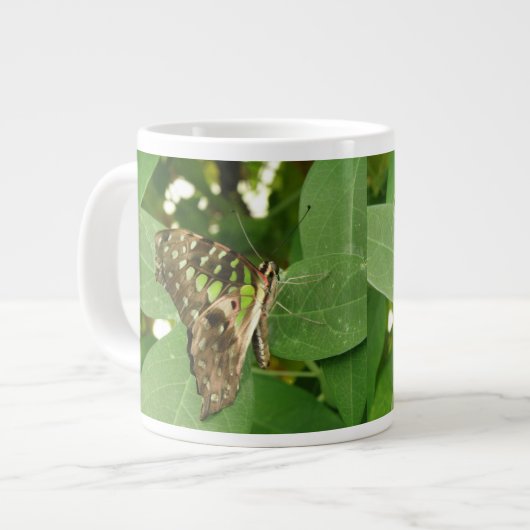 熱帯虹色の緑の蝶のマグカップ ジャンボコーヒーマグカップ (正面左)