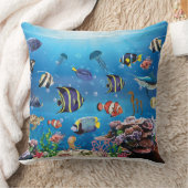 熱帯魚が海底を泳ぐ クッション (ブランケット)