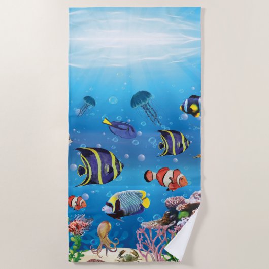 熱帯魚が海底を泳ぐ ビーチタオル (正面)