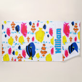 熱帯魚のパーソナライズな男の子のおもしろいの明るい色 ビーチタオル (正面)