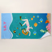 熱帯魚の女の子とシュノーケリング誕生日パーティー ビーチタオル (正面)