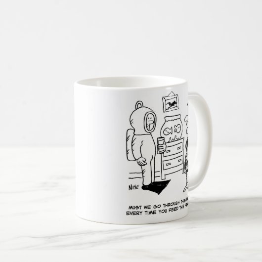 熱帯魚の持ち主食べ物を与えにダイバースーツを着た人 コーヒーマグカップ (正面右)