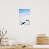 熱帯魚の水辺に青いヒトデが二つ ポスター (キッチン)