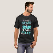 熱帯魚水槽+猫に目が奪われがち Tシャツ (正面フル)