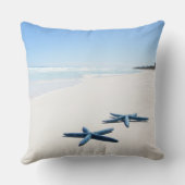 熱帯2の水の端の2匹の青いヒトデ クッション (裏面)