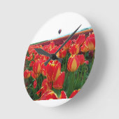 熱気球で野原でバンジャ・ルカ・チューリップス ラウンド壁時計 (傾斜)