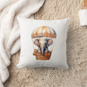 熱気球に乗るかわいいゾウ|過去記事 クッション (ブランケット)