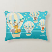 . .熱気球に飛んでいるうっとりするかわいいジャングル動物 アクセントクッション (正面)