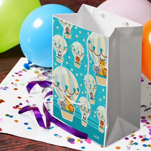 . .熱気球に飛んでいるうっとりするかわいいジャングル動物 ミディアムペーパーバッグ