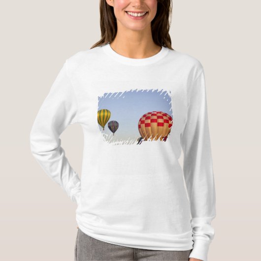 熱気球の打ち上げ Tシャツ (正面)