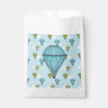 熱気球の青と緑の曇り空