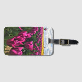 熱気球を使ったフィールドの紫色のチューリップ ラゲッジタグ (正面横)