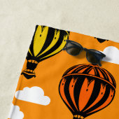 熱気球パターン（の模様が）ある球 ビーチタオル (インサイチュ)