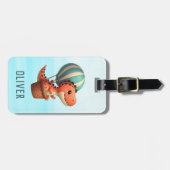 熱気球飛んでいるに乗ったかわいいディノ ラゲッジタグ (正面横)