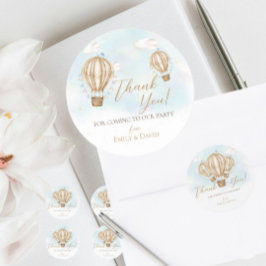 熱気茶色の風船の青いフラグが雲感謝していする ラウンドシール