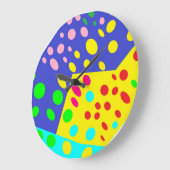 熱狂するでかわいい点のポットのデザインは紫系統を黄色にします ラージ壁時計 (傾斜)