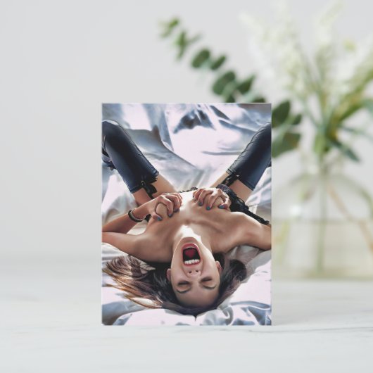 熱狂的なワイルドな女性アート写真を絶叫 ポストカード (スタンド正面)