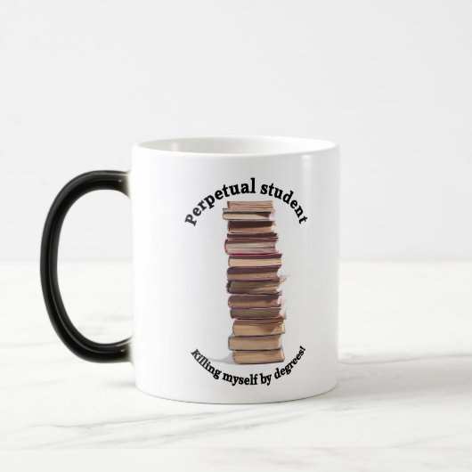 熱的にマグを変形させている永遠学生 モーフィングマグカップ (左)